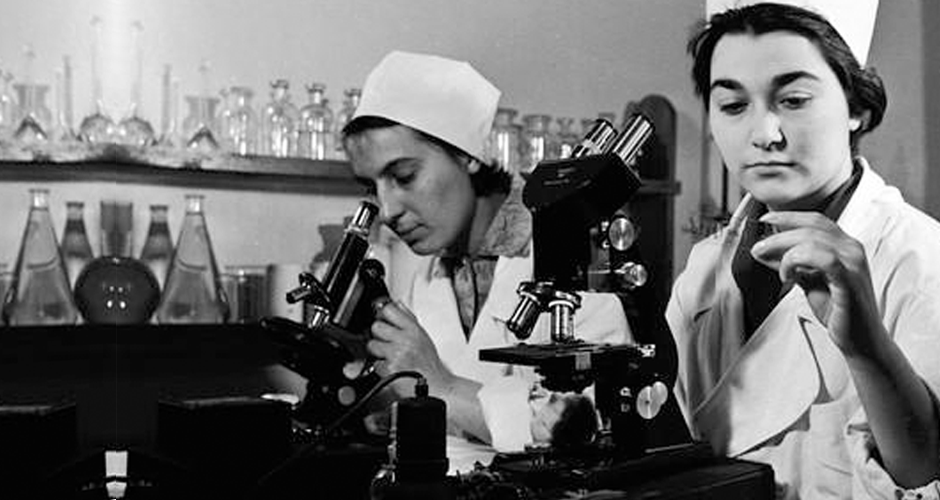 Laboratory solid-state materials research equipment and crystal imagery